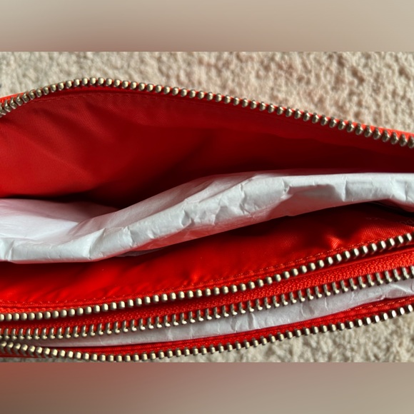 NWT LULULEMON NOW AND ALWAYS WRISTLET POUCHETTE PUFFY-AUTUMN RED - Picture 5 of 12